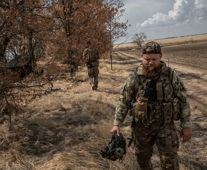 At the Ukrainian infantry positions at the border of Mykolaiv and Kherson regions, soldiers are doing their daily job of reinforcing and camouflaging. The Russian positions locate in just 5 kilometers distance from this place.