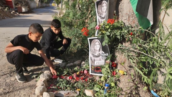 Children visit the site where veteran Al-Jazeera Palestinian journalist Shireen Abu Akleh was shot dead while covering an Israeli army raid in the occupied West Bank, in Jenin on May 12, 2022.