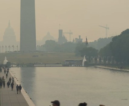 Photo of Washington Monument in DC in a haze caused by wildfire smoke